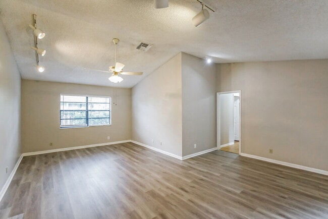 Building Photo - 518 Azure Ave
