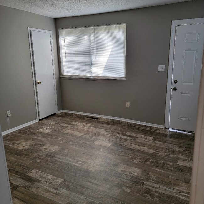 Building Photo - 336 8th Ave S