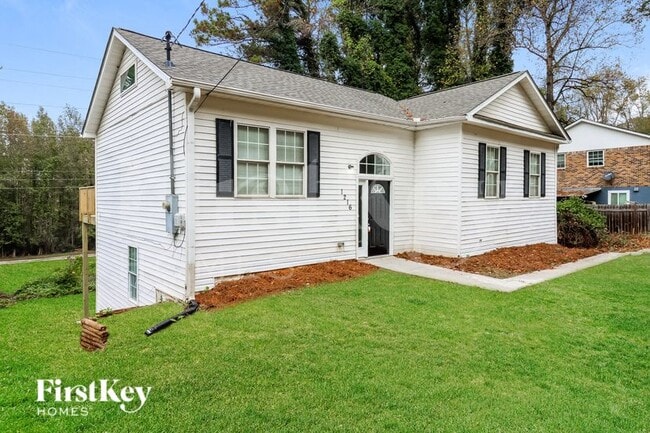 Building Photo - 1216 Woodleigh Rd SW