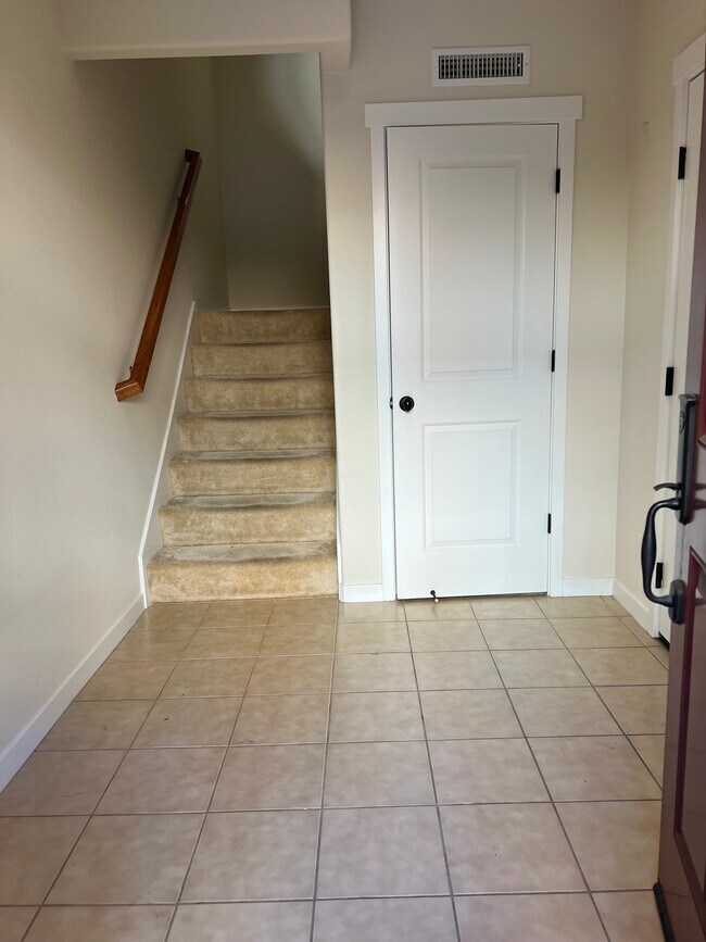 Building Photo - 202 E Crystal Cove Terrace