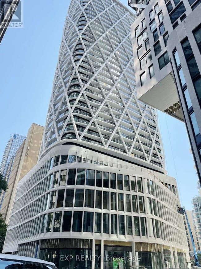 Building Photo - 230 Simcoe St