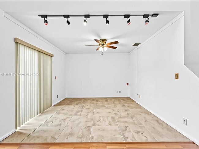 Foto del edificio - 6326 NW 170th Terrace