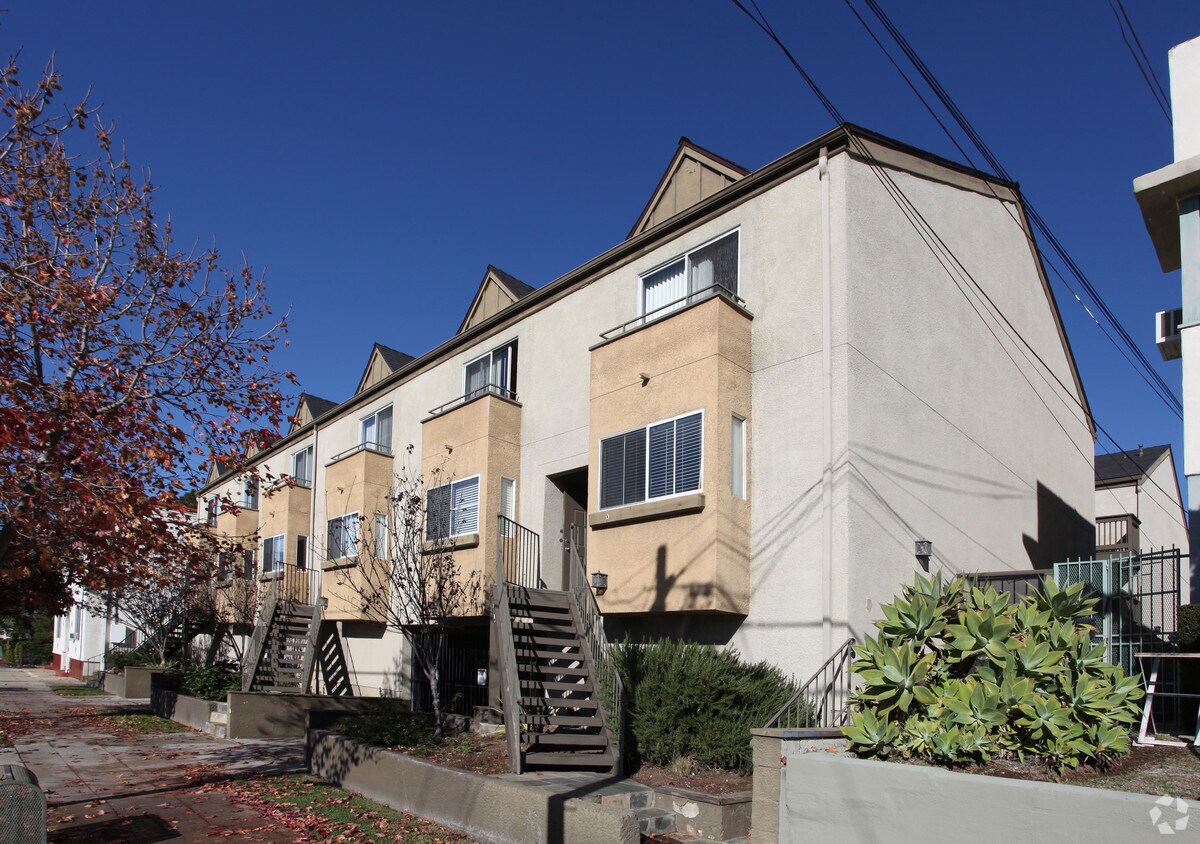 Primary Photo - 2652-2562 A St