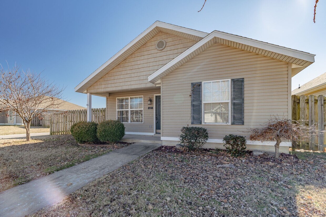 Foto principal - Cozy 3-bedroom 2 bath Home in Fayetteville...