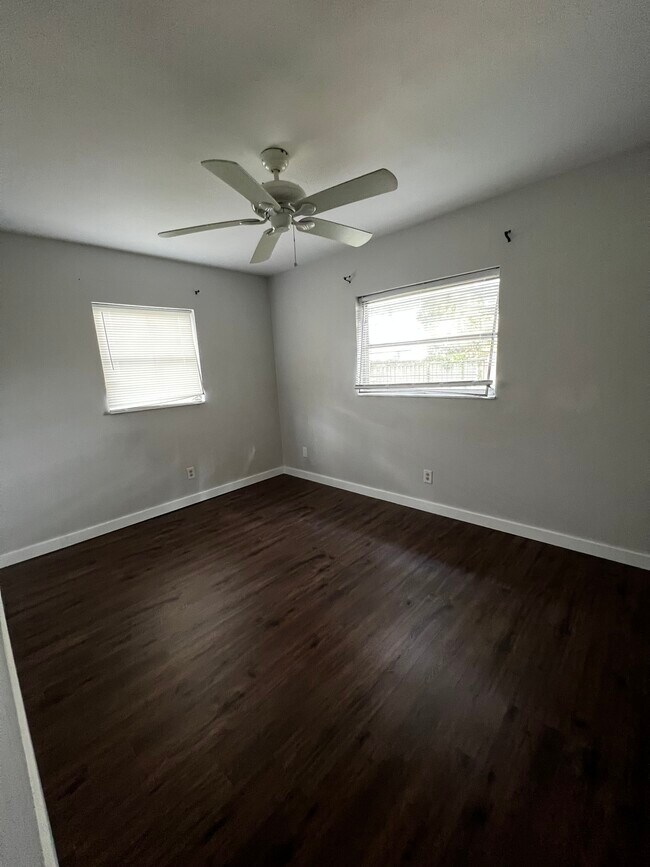 Building Photo - 254 Plumosa Dr