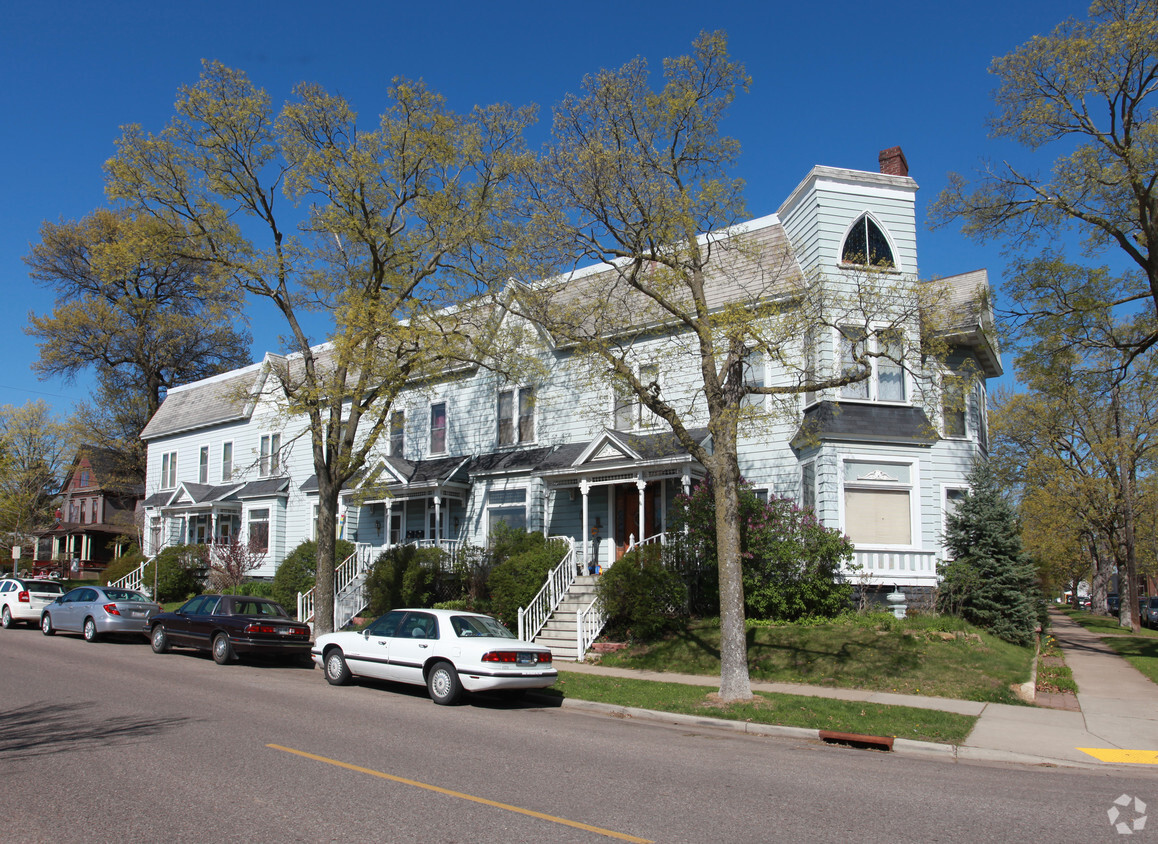 Building Photo - 302-310 W Grand Ave