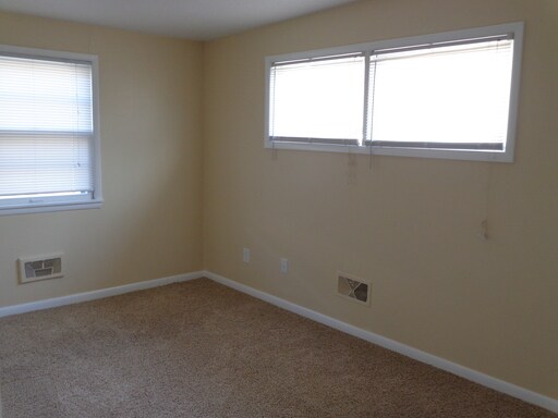 Building Photo - 1310 J Ave NE