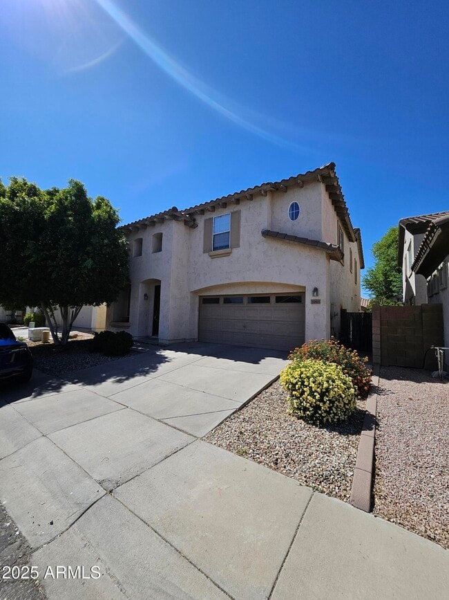 Building Photo - 2065 E Hulet Dr