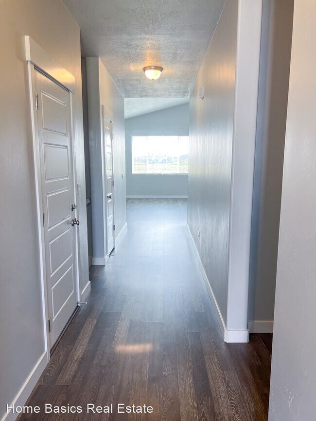 Foto del edificio - 5 br, 2 bath House - 152 E 425 N