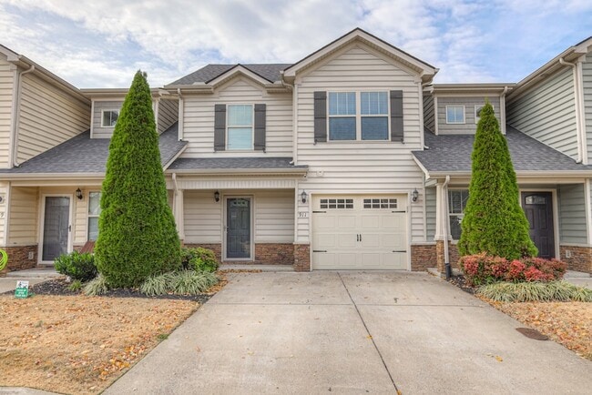 Foto del edificio - 911 Dahlia Dr