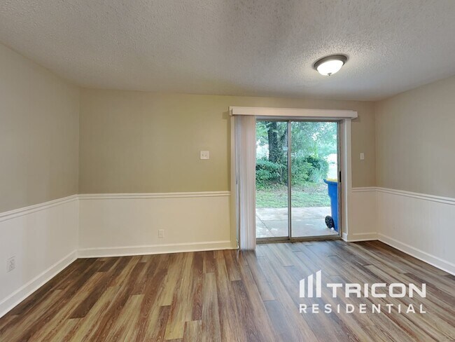 Foto del edificio - 18307 Oakdale Rd