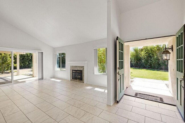 Building Photo - 43250 Via Magellan Dr