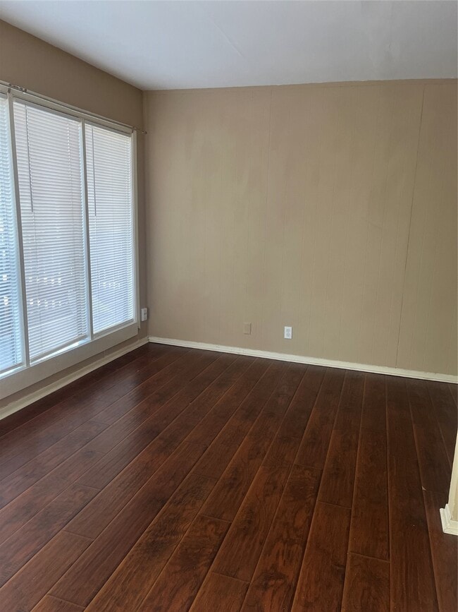 Building Photo - 1204 St Joseph St