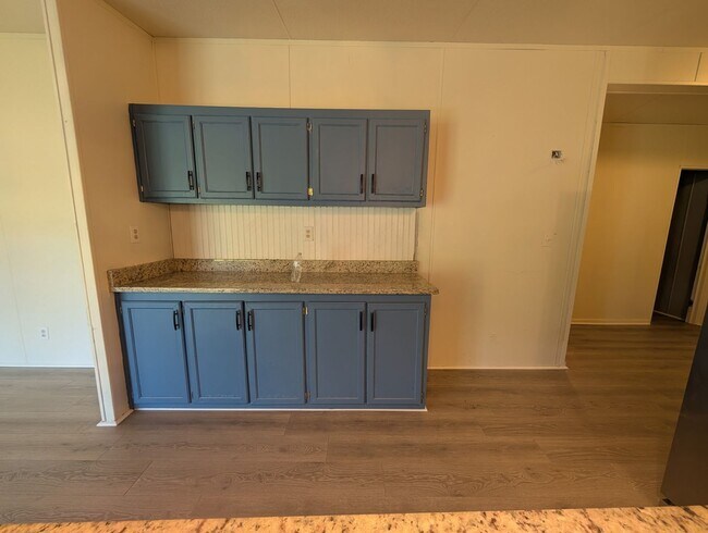 Building Photo - Remodeled 5 bed 3 bath Manufactured Home |...