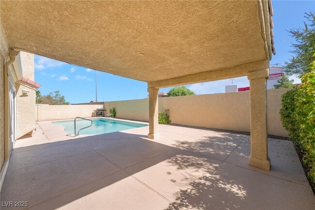 Foto del edificio - 8250 Fox Tail Way