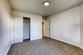 Building Photo - Maple Grove Apartments