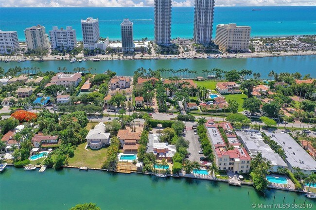 Foto del edificio - 4838 Pine Tree Dr