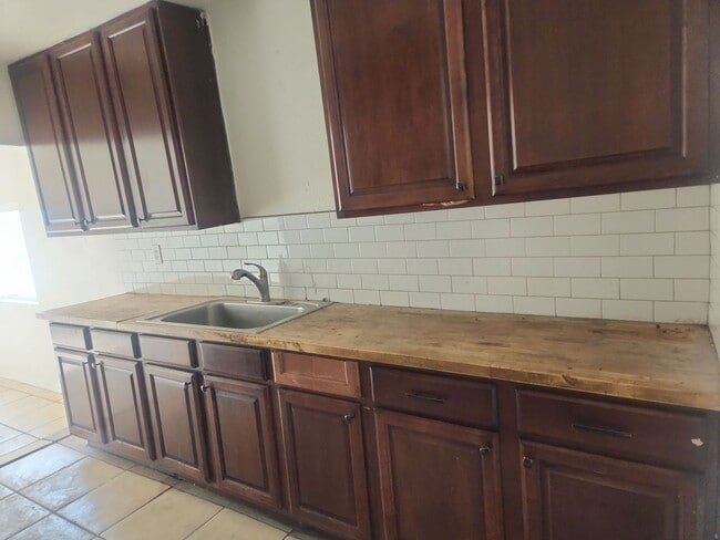 Foto del edificio - Spacious Centrally Located Home