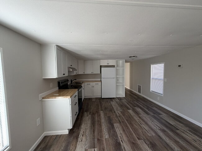 Building Photo - Mobile Home for Rent