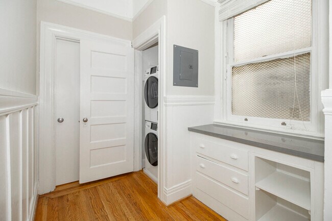 Building Photo - 402 Duboce Ave