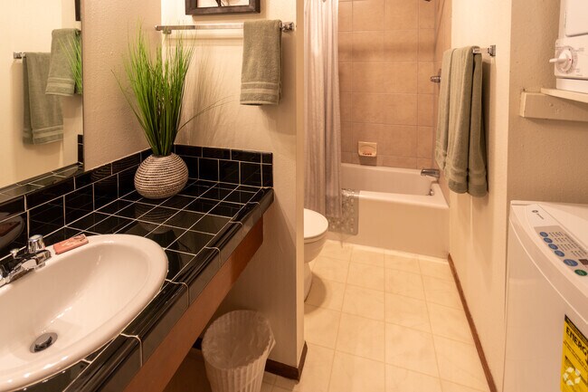 1HAB 1BA 750 ft² - Walnut Gardens
