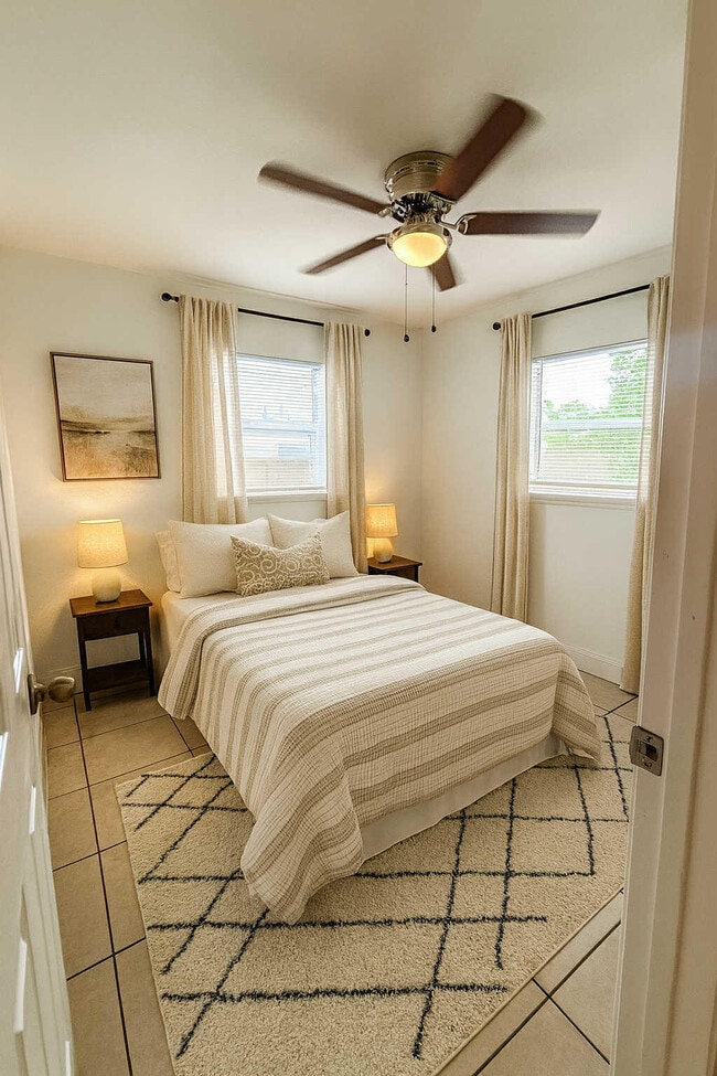 Building Photo - 2808 Ave I