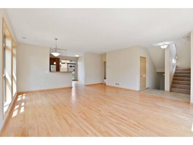 Building Photo - 739 Mercer St