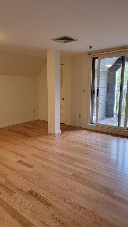 Foto del edificio - 996 East St