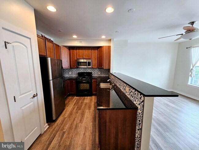 Building Photo - 4410 Driftwood Dr