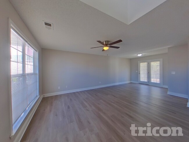 Building Photo - 131 Mews Ct