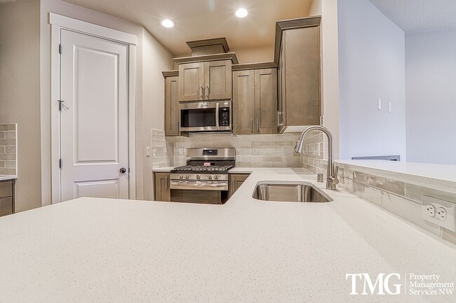 Building Photo - New Construction 3 Bed 2.5 Bath Townhome i...