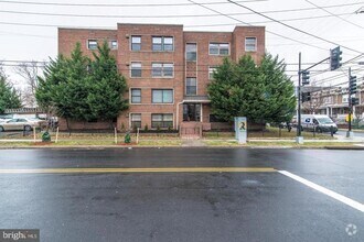 Building Photo - 2720 7th St NE