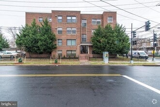 Building Photo - 2720 7th St NE