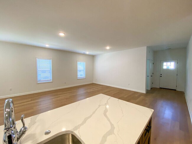 Building Photo - 4 bedroom, 2 bathroom near Brighton Middle...