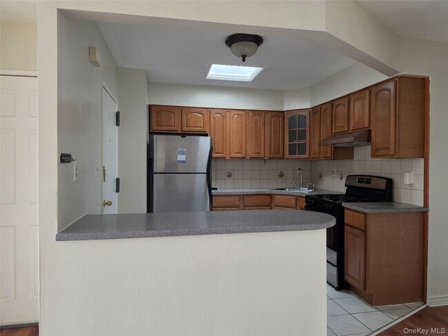 Building Photo - 61-25 75th St