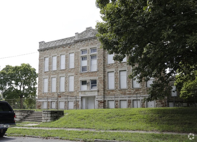 Building Photo - Norman School Lofts