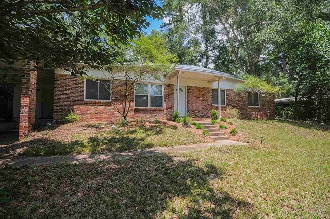 Building Photo - 1614 Sequoia Dr