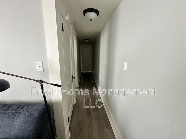 Foto del edificio - 836 W Main St