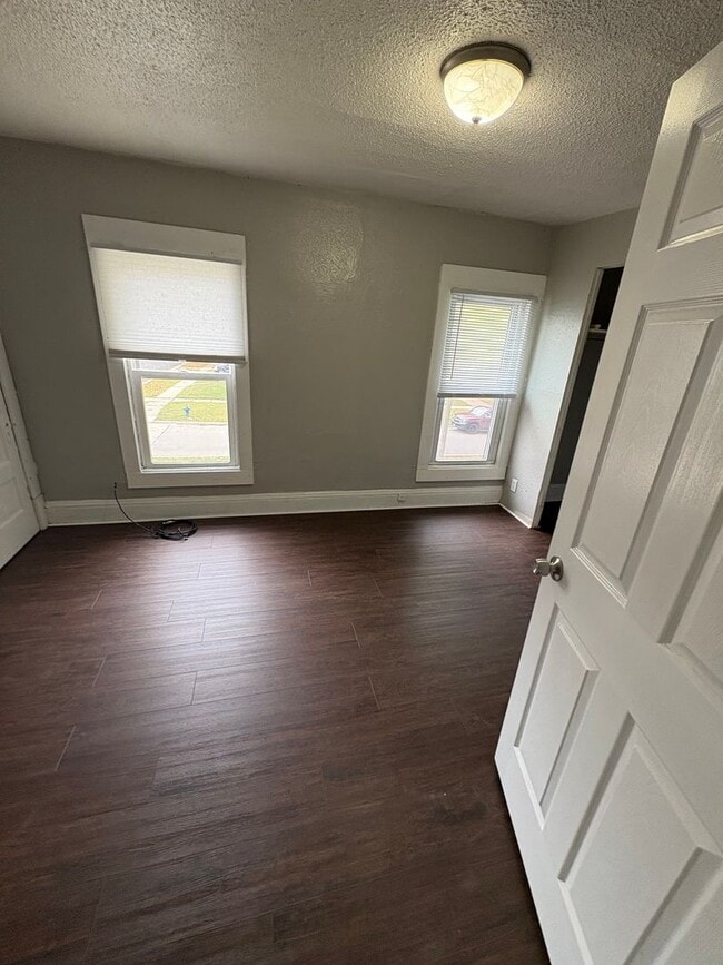 Building Photo - 3 Bedroom 1 Bathroom Single Family Home