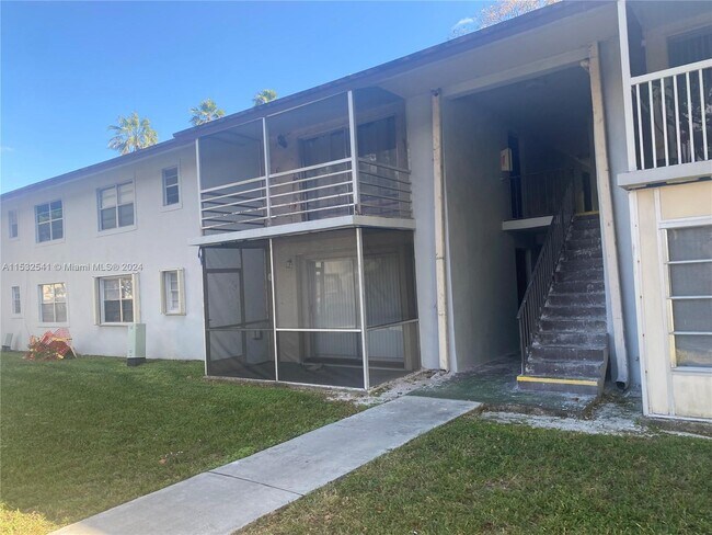 Foto del edificio - 335 W Laurel Dr