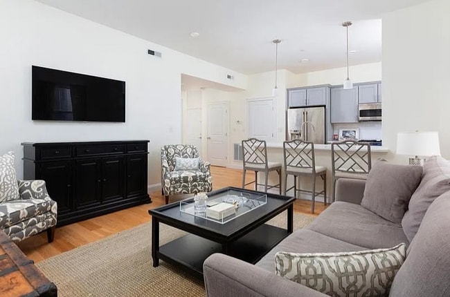 Building Photo - 170 W Broadway