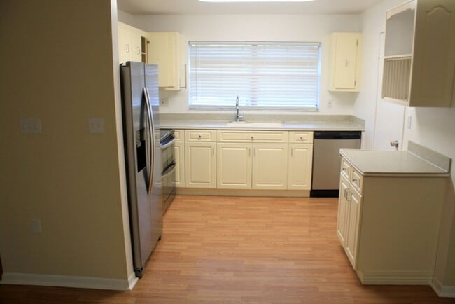 Building Photo - lovely one story duplex