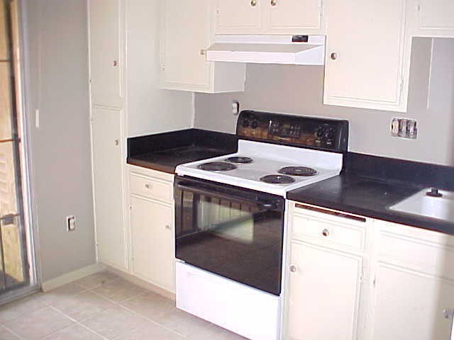 Building Photo - 2 Bed 1.5 Bath