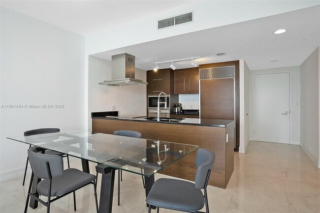 Building Photo - 495 Brickell Ave