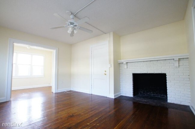 Building Photo - 1029 E Lincoln Ave