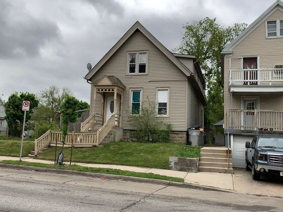 Primary Photo - 2305 W Burnham St