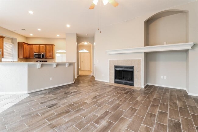 Building Photo - 1125 Oak Creek Dr