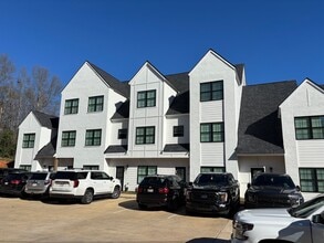 Building Photo - 648 W Glenn Ave