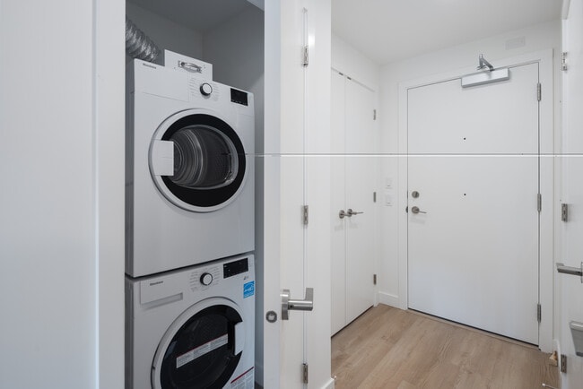 Building Photo - Sterling