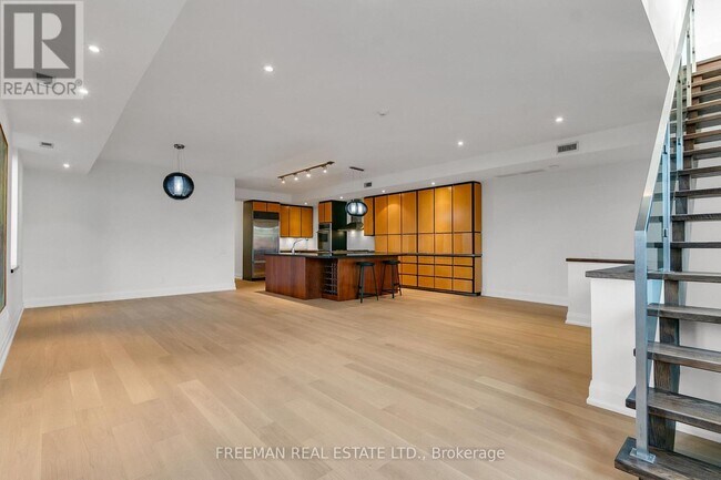 Building Photo - 967 Ossington Ave